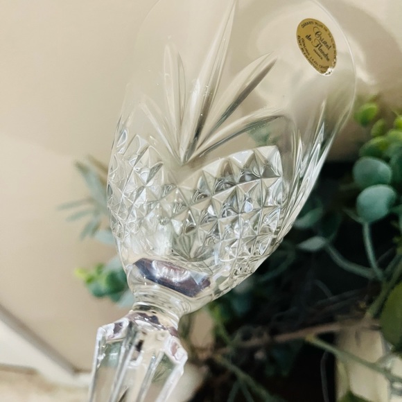 Two (2) NEW Vintage 24% Lead Crystal Cristal de Flandre Detailed Wine Glasses - Picture 5 of 6